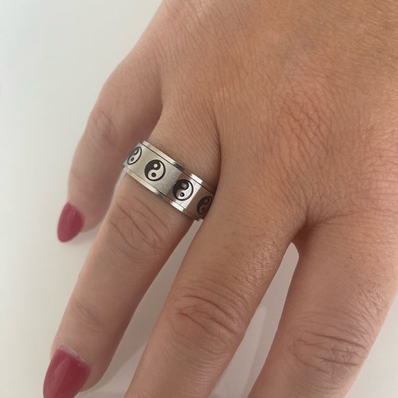Unisex Rotating Ying Yang Ring - Picture 5 of 5